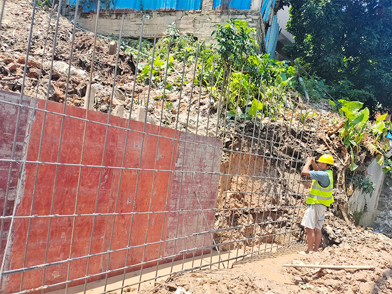 白马塘岩路边坡加固工...